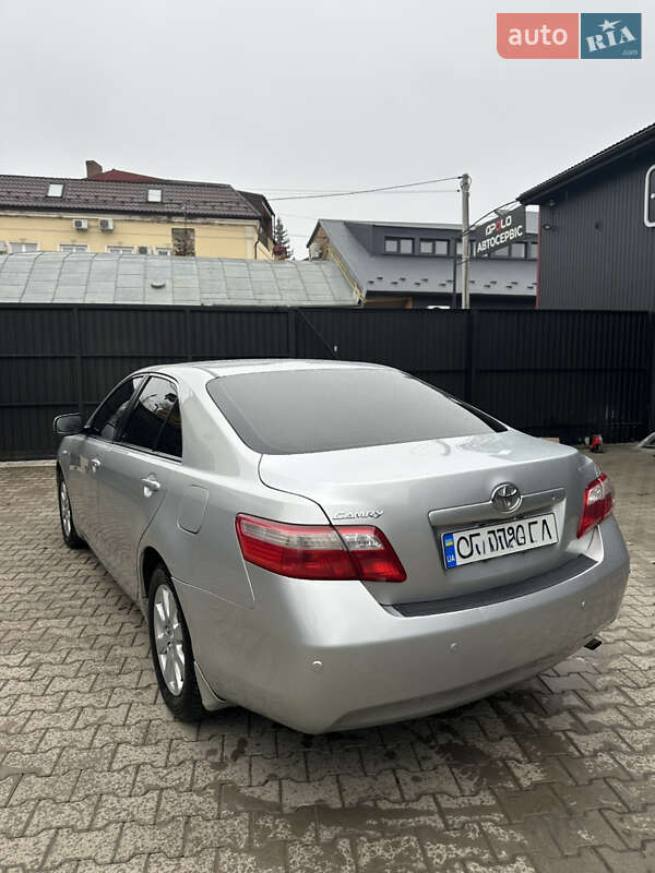 Седан Toyota Camry 2008 в Черновцах