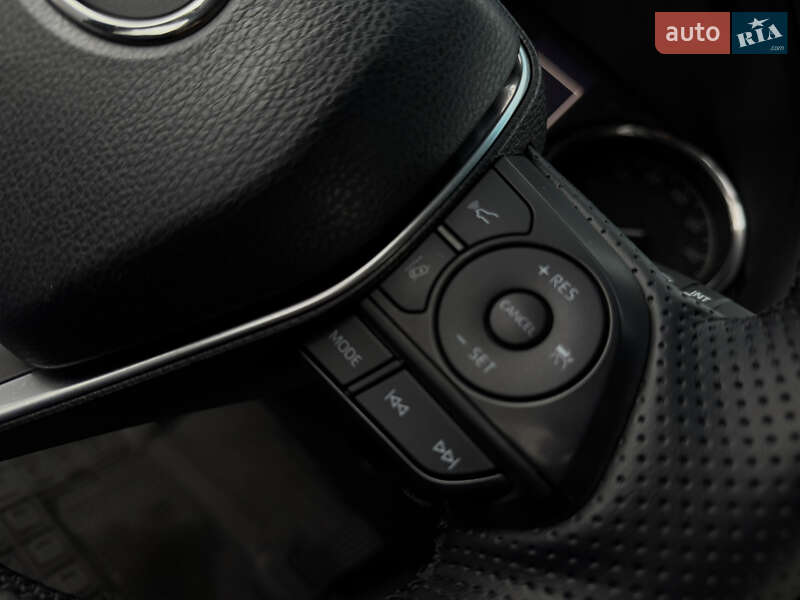 Седан Toyota Camry 2018 в Днепре