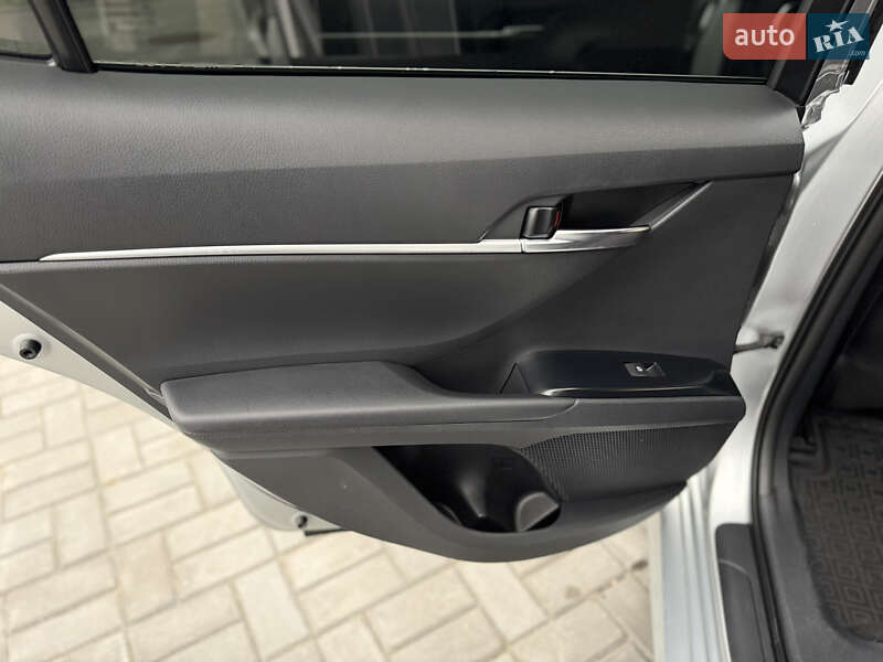 Седан Toyota Camry 2018 в Днепре