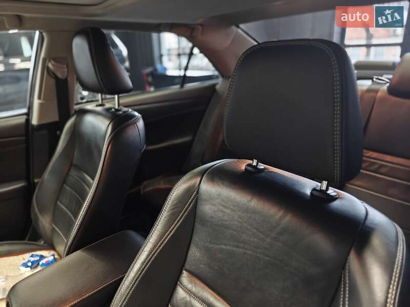 Седан Toyota Camry 2017 в Киеве