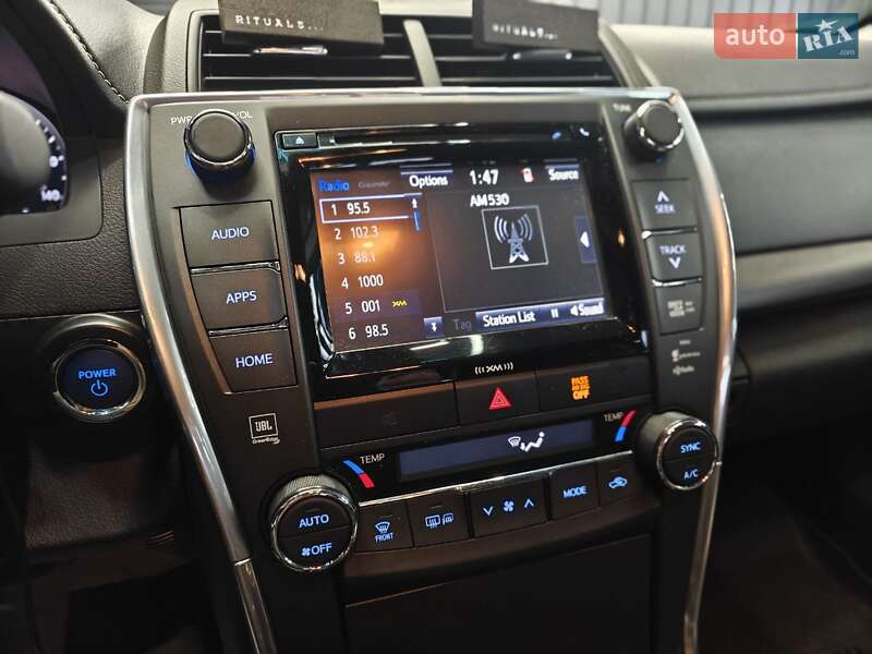 Седан Toyota Camry 2017 в Киеве