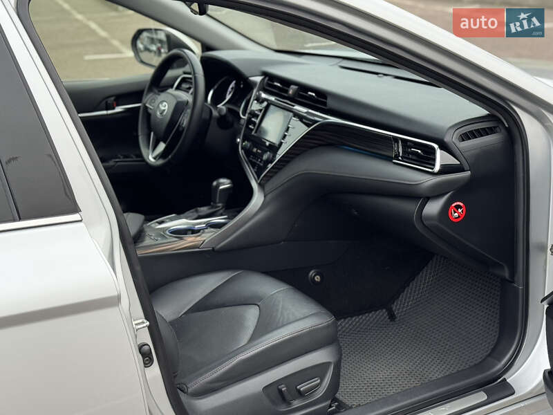 Седан Toyota Camry 2017 в Киеве фото 28 Седан Toyota Camry 2017 в Киеве