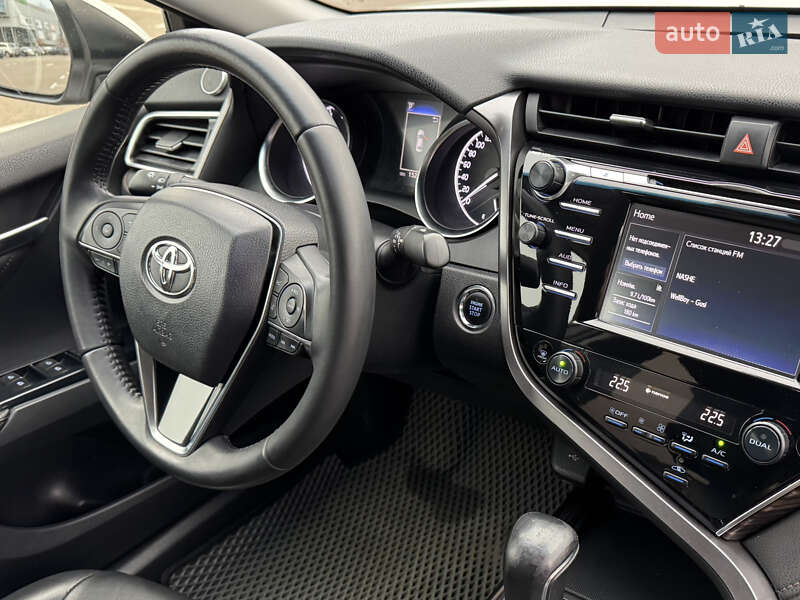 Седан Toyota Camry 2017 в Киеве фото 35 Седан Toyota Camry 2017 в Киеве