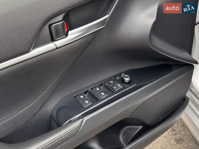 Седан Toyota Camry 2017 в Киеве фото 38 Седан Toyota Camry 2017 в Киеве