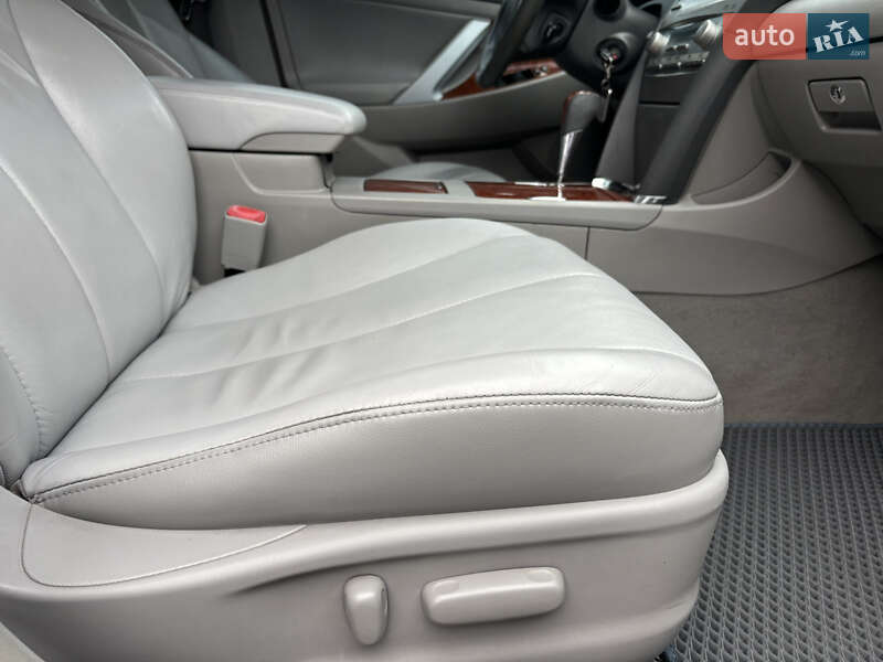 Седан Toyota Camry 2007 в Киеве