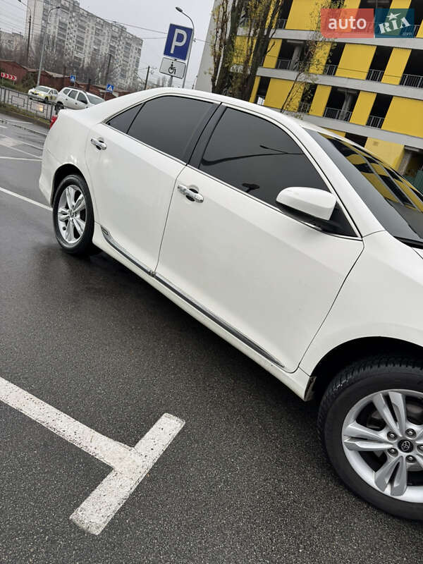 Седан Toyota Camry 2014 в Киеве