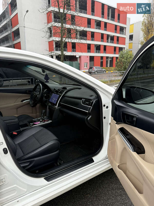 Седан Toyota Camry 2014 в Киеве