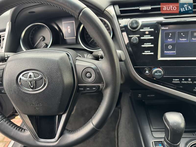 Седан Toyota Camry 2017 в Николаеве