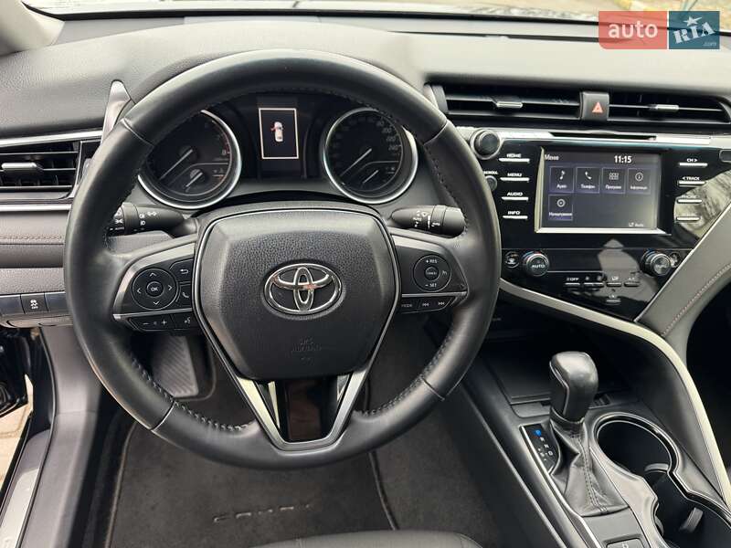 Седан Toyota Camry 2017 в Николаеве