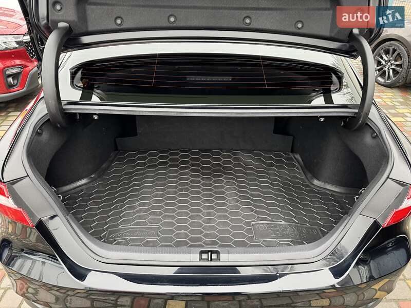 Седан Toyota Camry 2017 в Николаеве