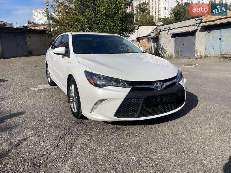 Седан Toyota Camry 2017 в Киеве