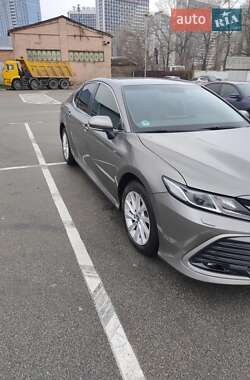 Седан Toyota Camry 2023 в Киеве