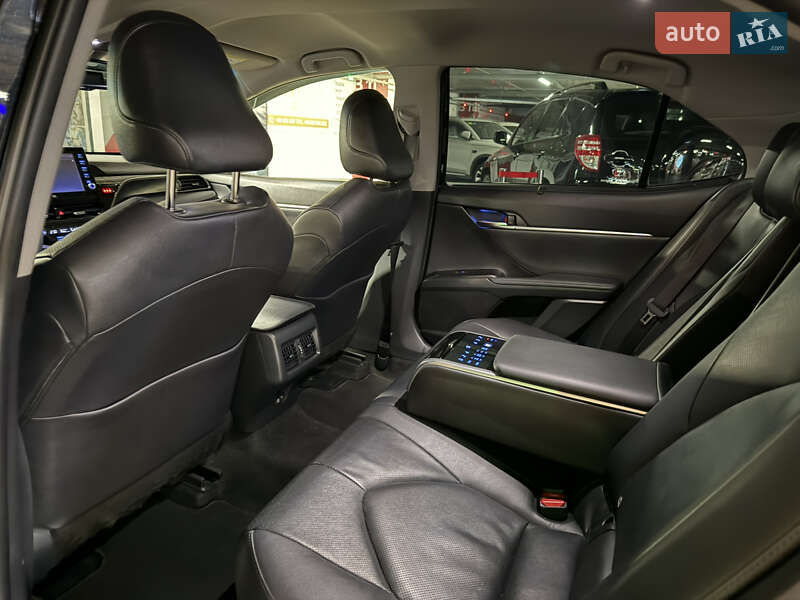 Седан Toyota Camry 2021 в Харкові