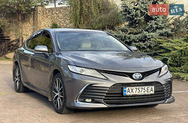 Седан Toyota Camry 2023 в Ровно
