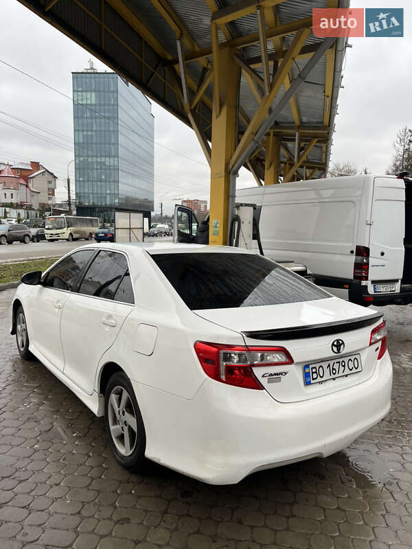 Седан Toyota Camry 2013 в Тернополі