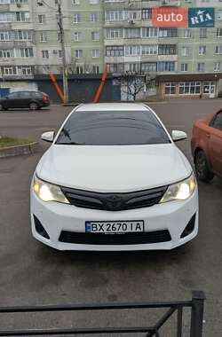 Седан Toyota Camry 2015 в Сумах