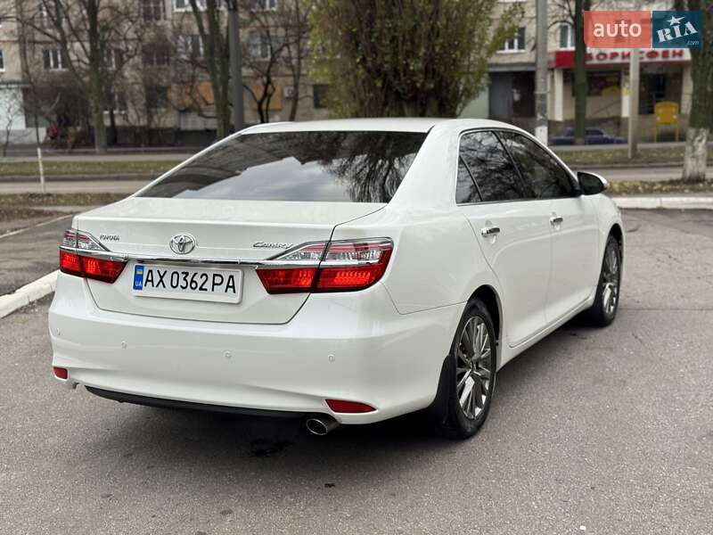 Седан Toyota Camry 2015 в Харкові