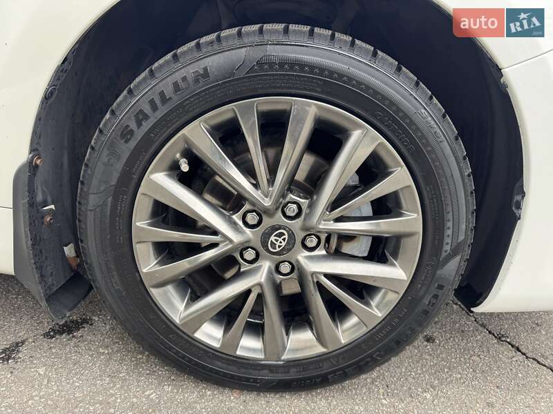 Седан Toyota Camry 2015 в Харкові