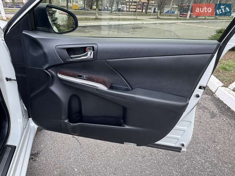 Седан Toyota Camry 2015 в Харкові