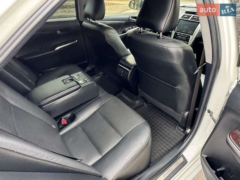 Седан Toyota Camry 2015 в Харкові