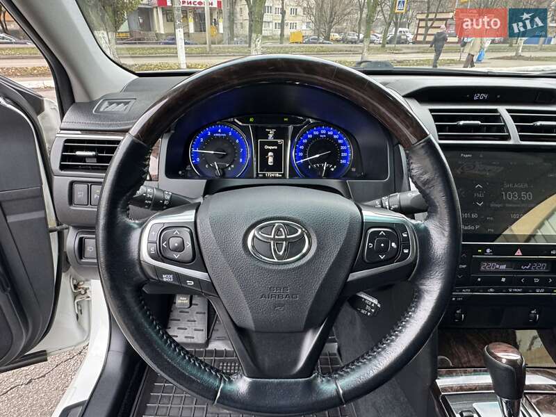 Седан Toyota Camry 2015 в Харкові