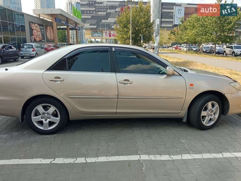 Седан Toyota Camry 2005 в Києві