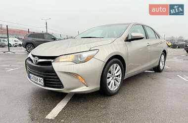 Седан Toyota Camry 2015 в Киеве