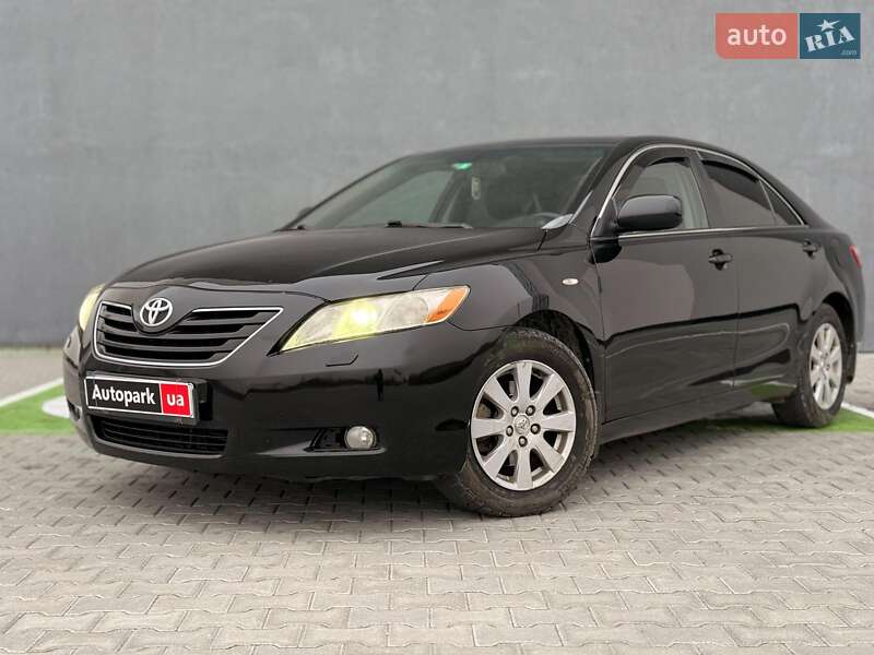Седан Toyota Camry 2008 в Львові