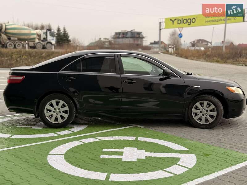 Седан Toyota Camry 2008 в Львові