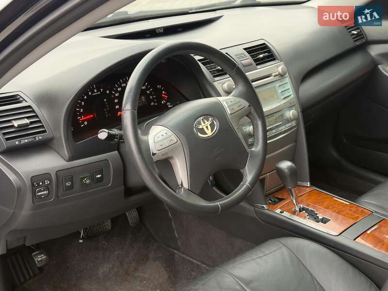 Седан Toyota Camry 2008 в Львові