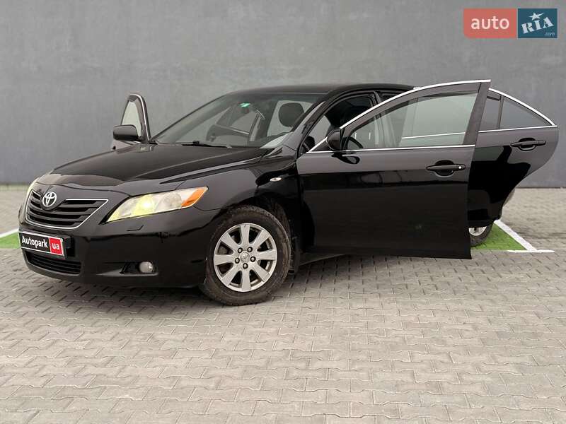 Седан Toyota Camry 2008 в Львові