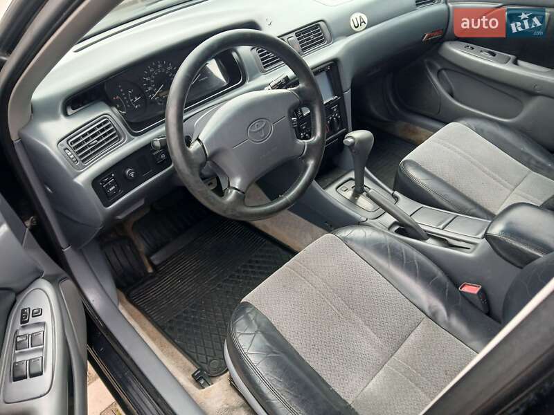 Седан Toyota Camry 2000 в Одесі