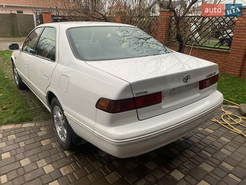 Седан Toyota Camry 1999 в Одессе