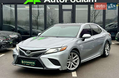 Седан Toyota Camry 2018 в Києві
