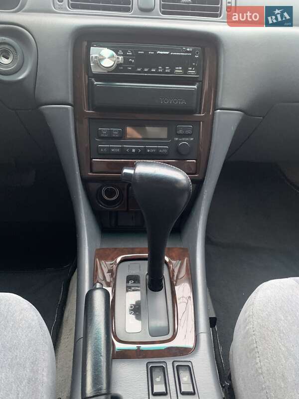 Седан Toyota Camry 1999 в Одессе