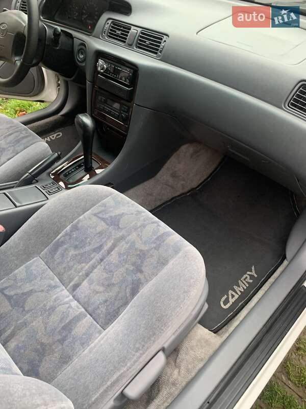 Седан Toyota Camry 1999 в Одессе