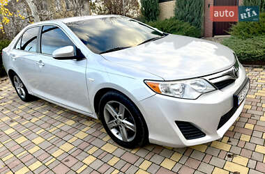 Седан Toyota Camry 2014 в Днепре