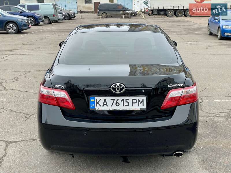 Седан Toyota Camry 2010 в Киеве