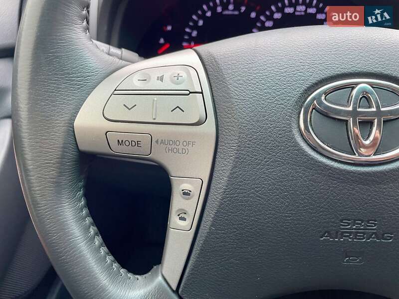 Седан Toyota Camry 2010 в Киеве