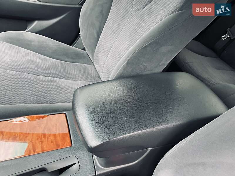 Седан Toyota Camry 2010 в Киеве