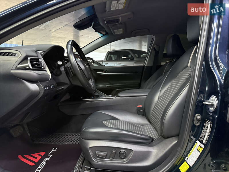 Седан Toyota Camry 2021 в Одессе