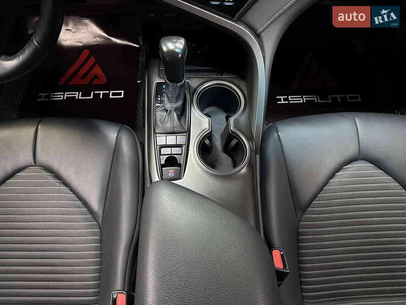 Седан Toyota Camry 2021 в Одессе