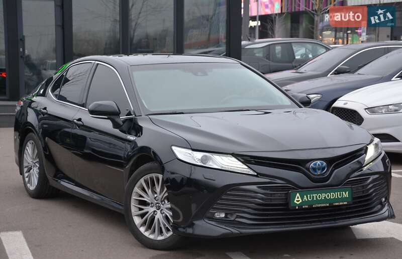 Toyota Camry 2019