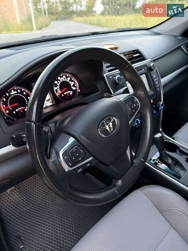 Седан Toyota Camry 2016 в Броварах