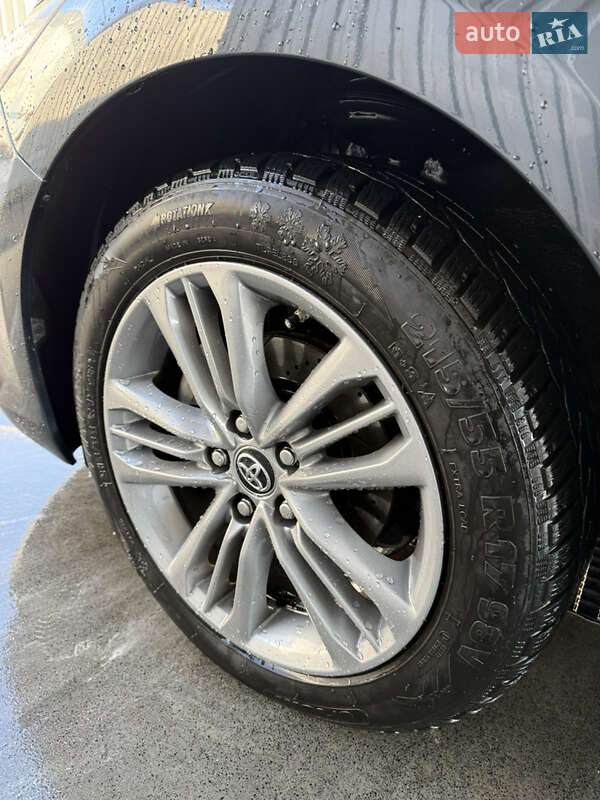 Седан Toyota Camry 2016 в Броварах