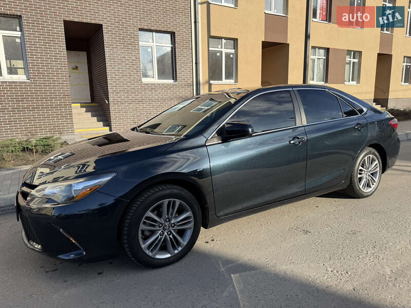 Седан Toyota Camry 2016 в Броварах