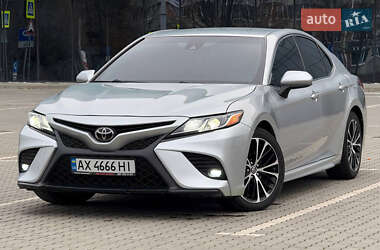 Седан Toyota Camry 2017 в Львові
