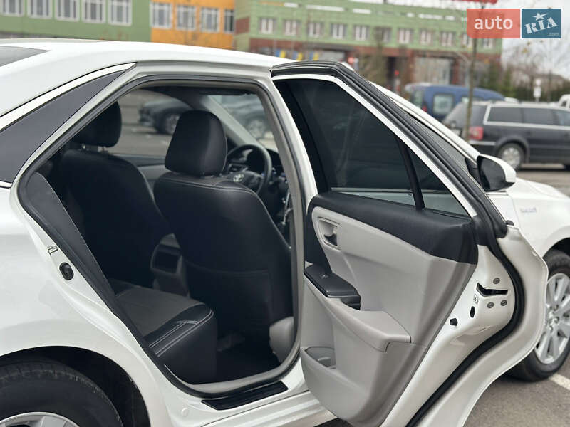 Седан Toyota Camry 2015 в Киеве