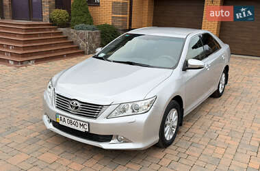 Седан Toyota Camry 2012 в Чернигове