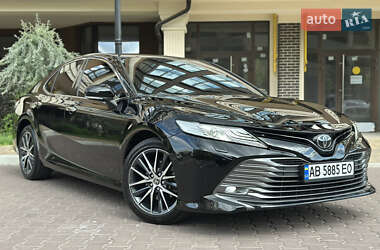 Седан Toyota Camry 2018 в Киеве